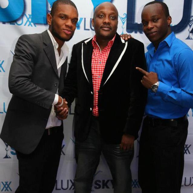 Denis Njagi (center) chilling at Skylux Lounge