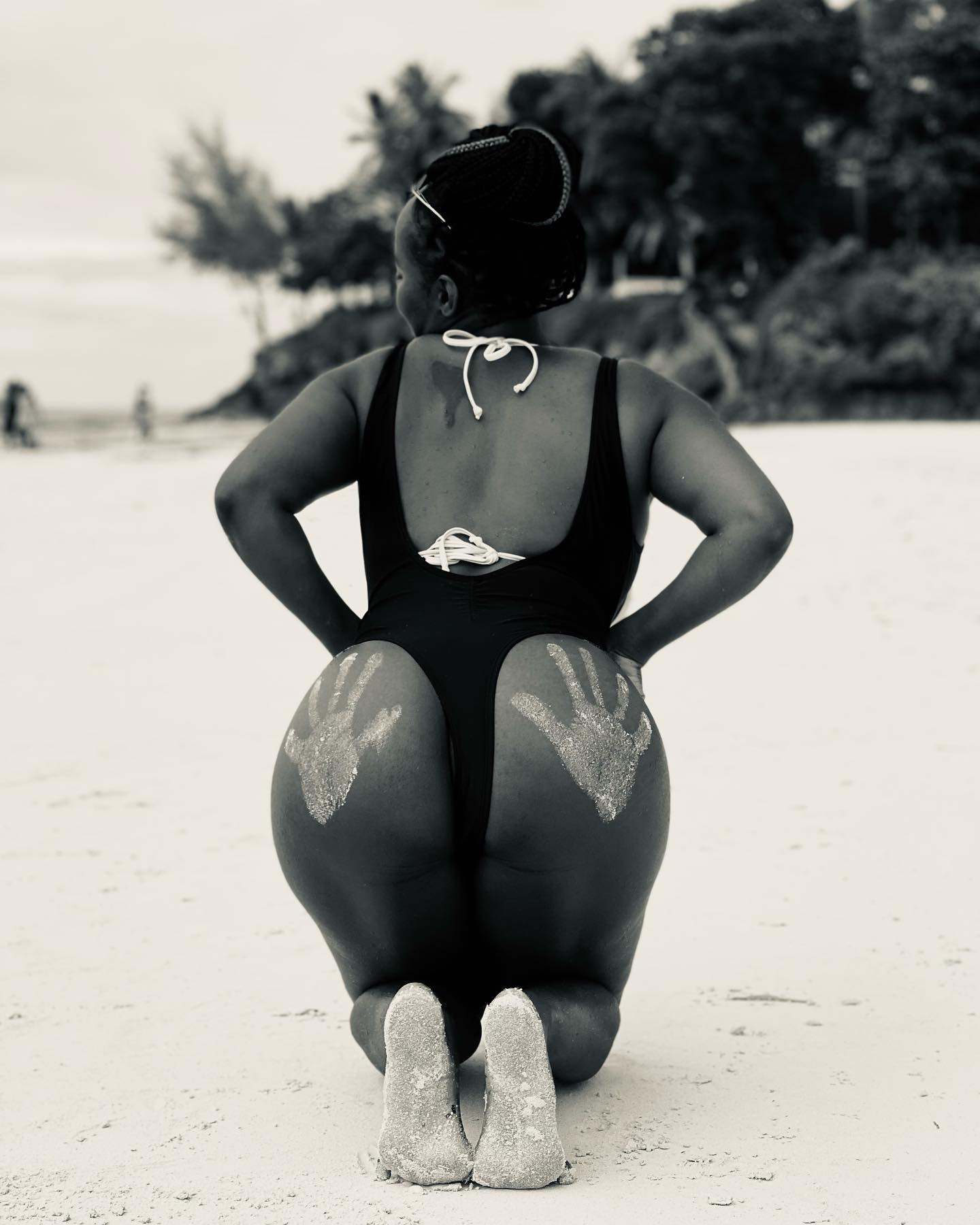 Idah Alisha shows off her booty