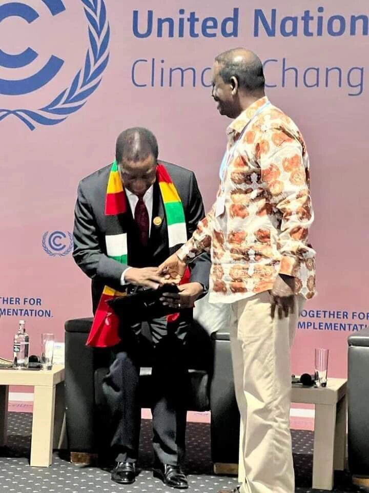 Zimbabwean President Dr Emerson Mnangagwa bows as he greets Raila. 